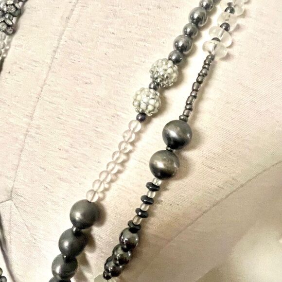 Long double stranded grey beaded necklace - Picture 4 of 12